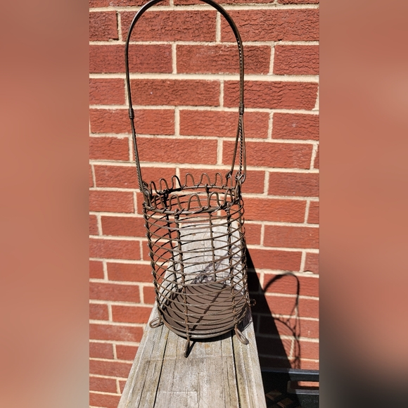 Wire Wine basket. - Picture 2 of 12